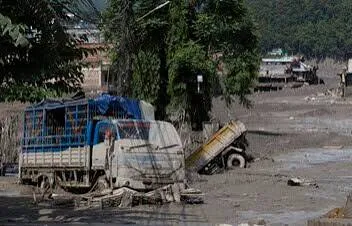 Las autoridades de Nepal elevan a 362 los muertos por la riada masiva