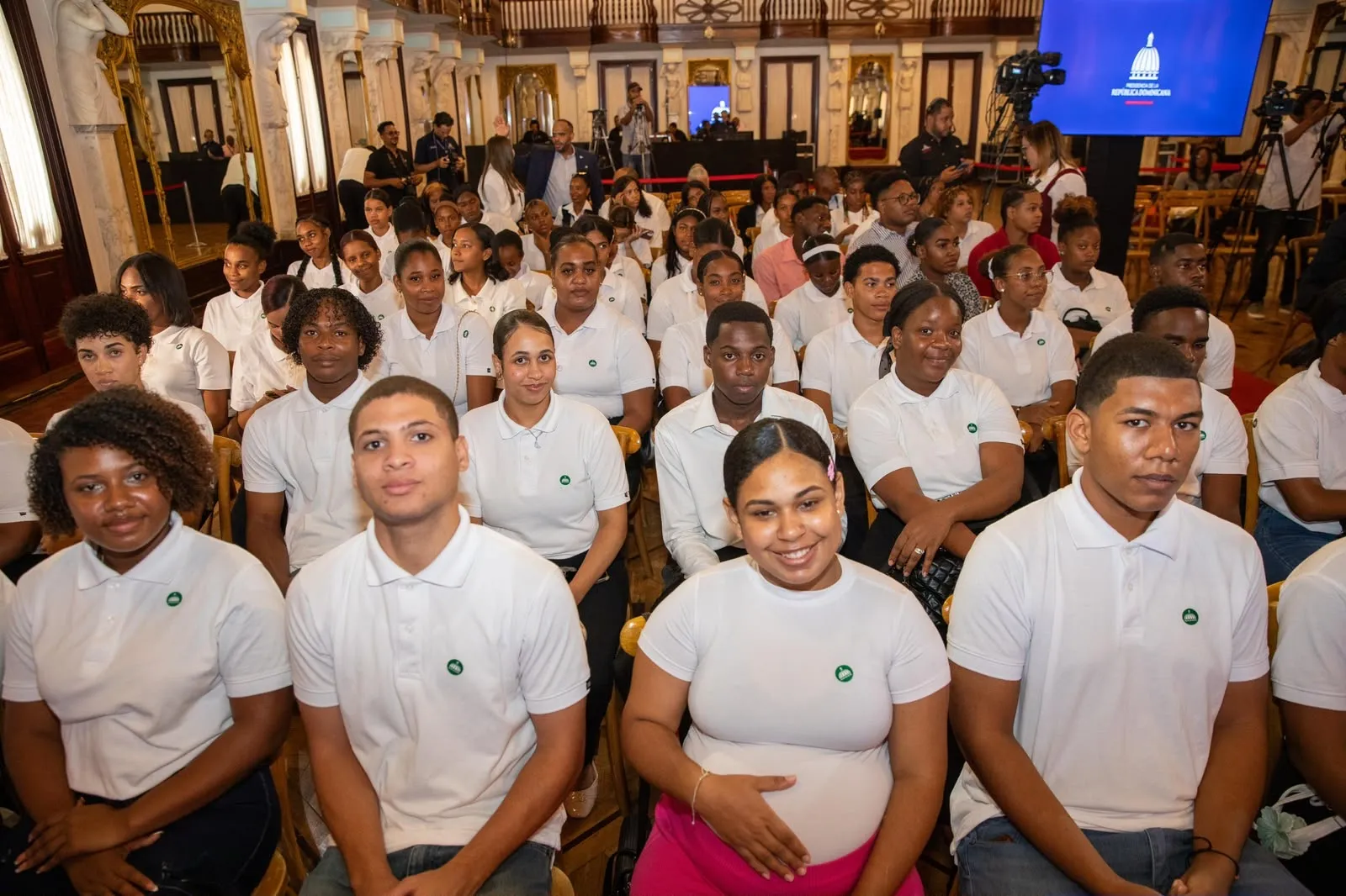 Más de 200 mil jóvenes dejaron de ser “Ninis” gracias a las programas del gobierno como “Oportunidad 14-24” para insertarlos en centros de estudio y trabajo 
