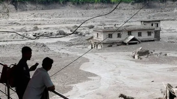 Nuevo lago amenaza con desbordarse en Nepal tras las devastadoras inundaciones