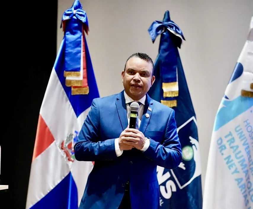  Ney Arias Lora dedica XV Jornada Científica al doctor Julio César Landrón