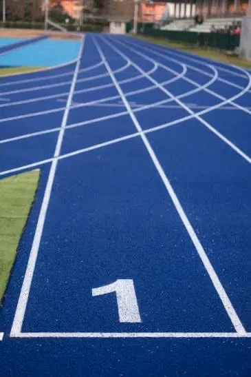 INEFI aclara que cierre de pista de atletismo en San Francisco de Macorís responde a mantenimiento preventivo técnico y garantía de la obra