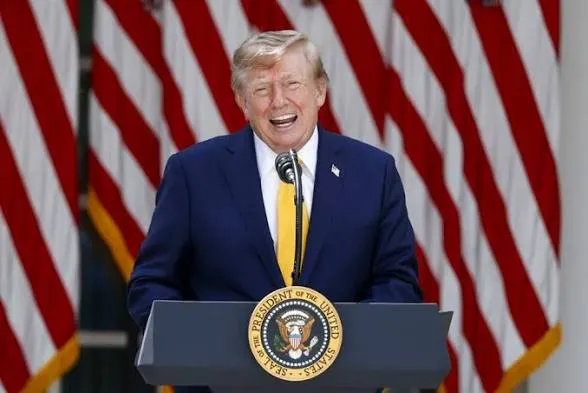 Trump dice que sondeos muestran que es "seis veces más popular" que Lincoln o Washington