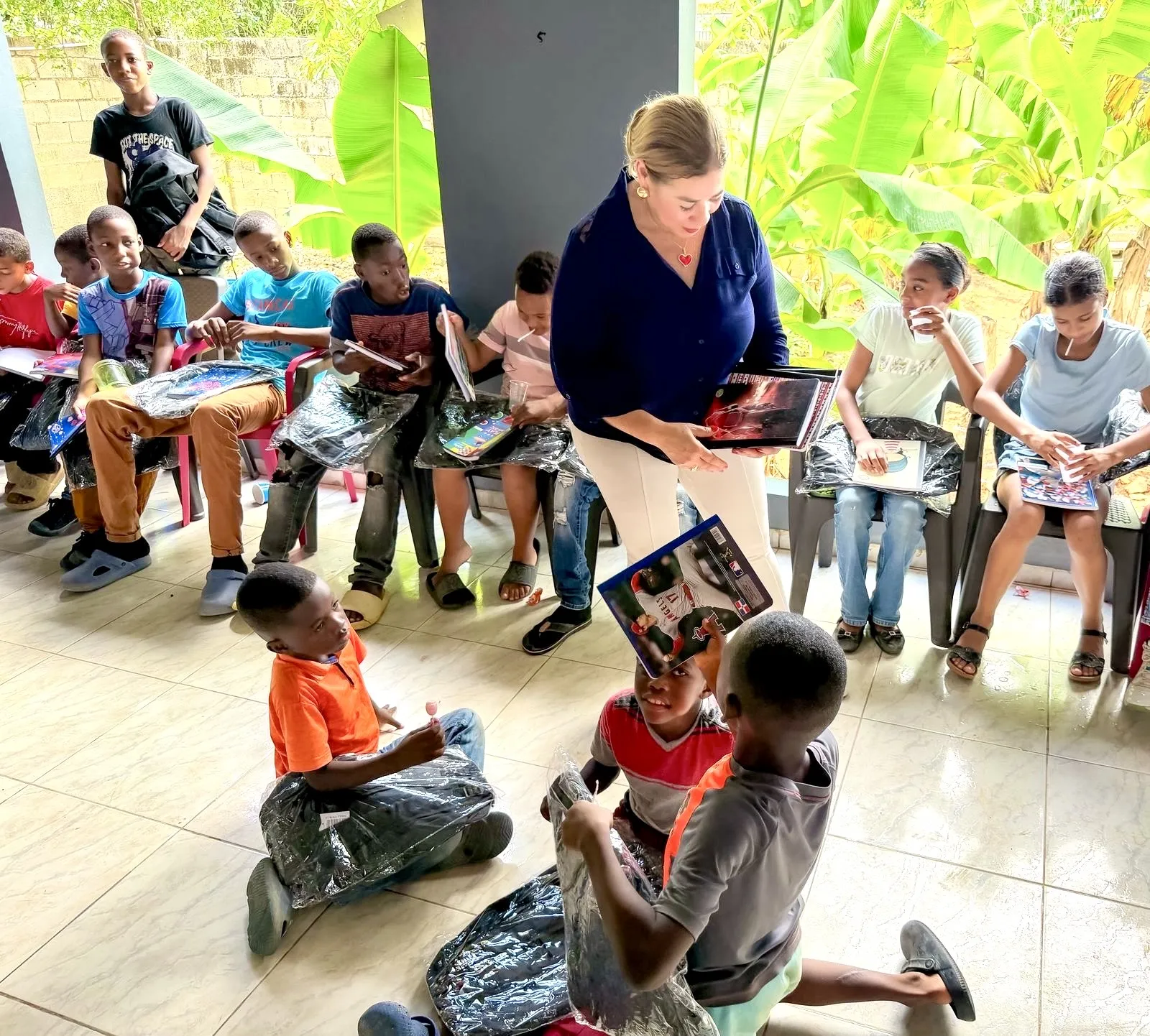 Fundación KPM beneficia a alrededor de 125 niños con gran jornada de entrega de útiles escolares