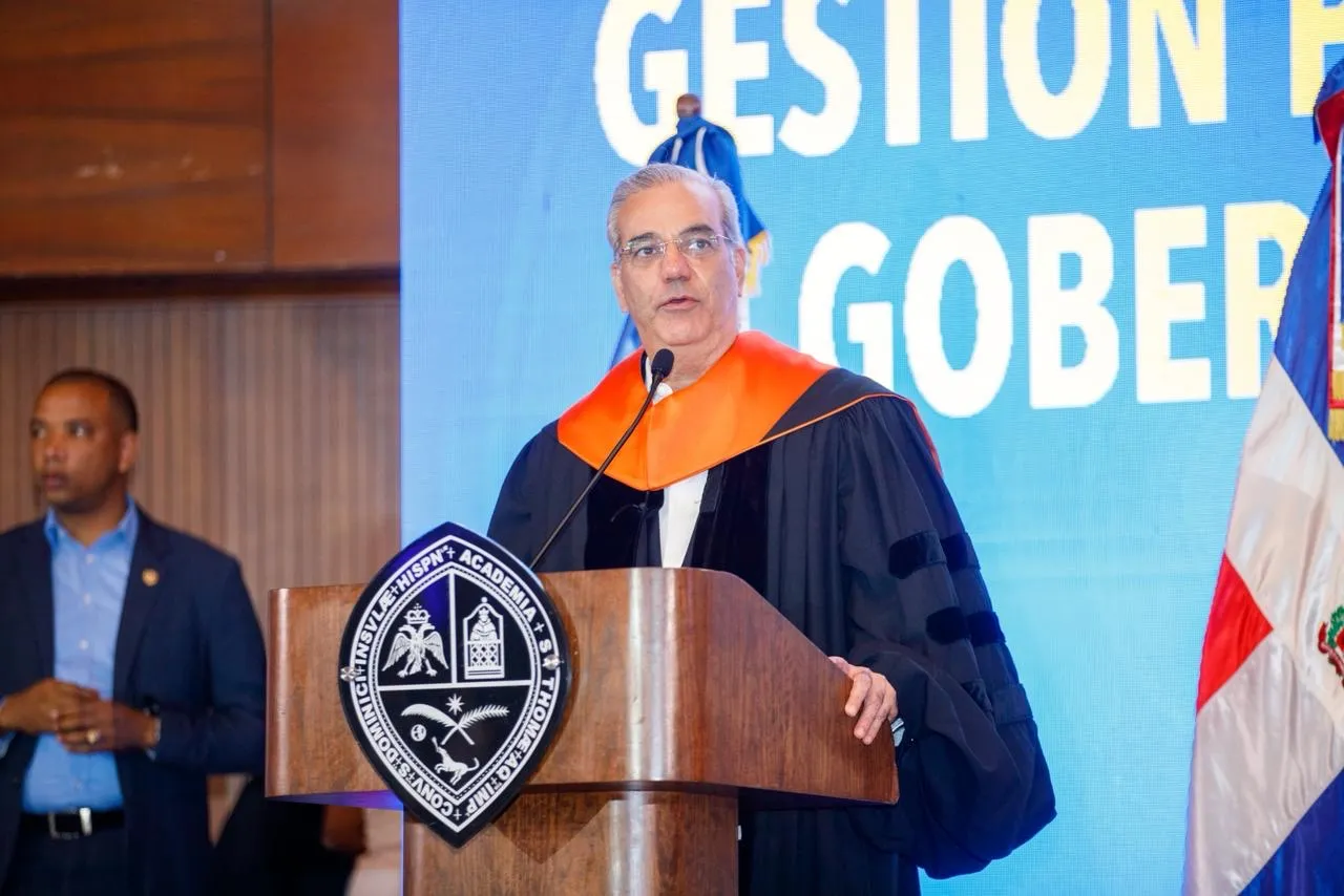 Presidente Abinader llama a 147 servidores públicos graduados a poner sus conocimientos al servicio de la ciudadanía y ejercer sus funciones con ética, transparencia y honestidad