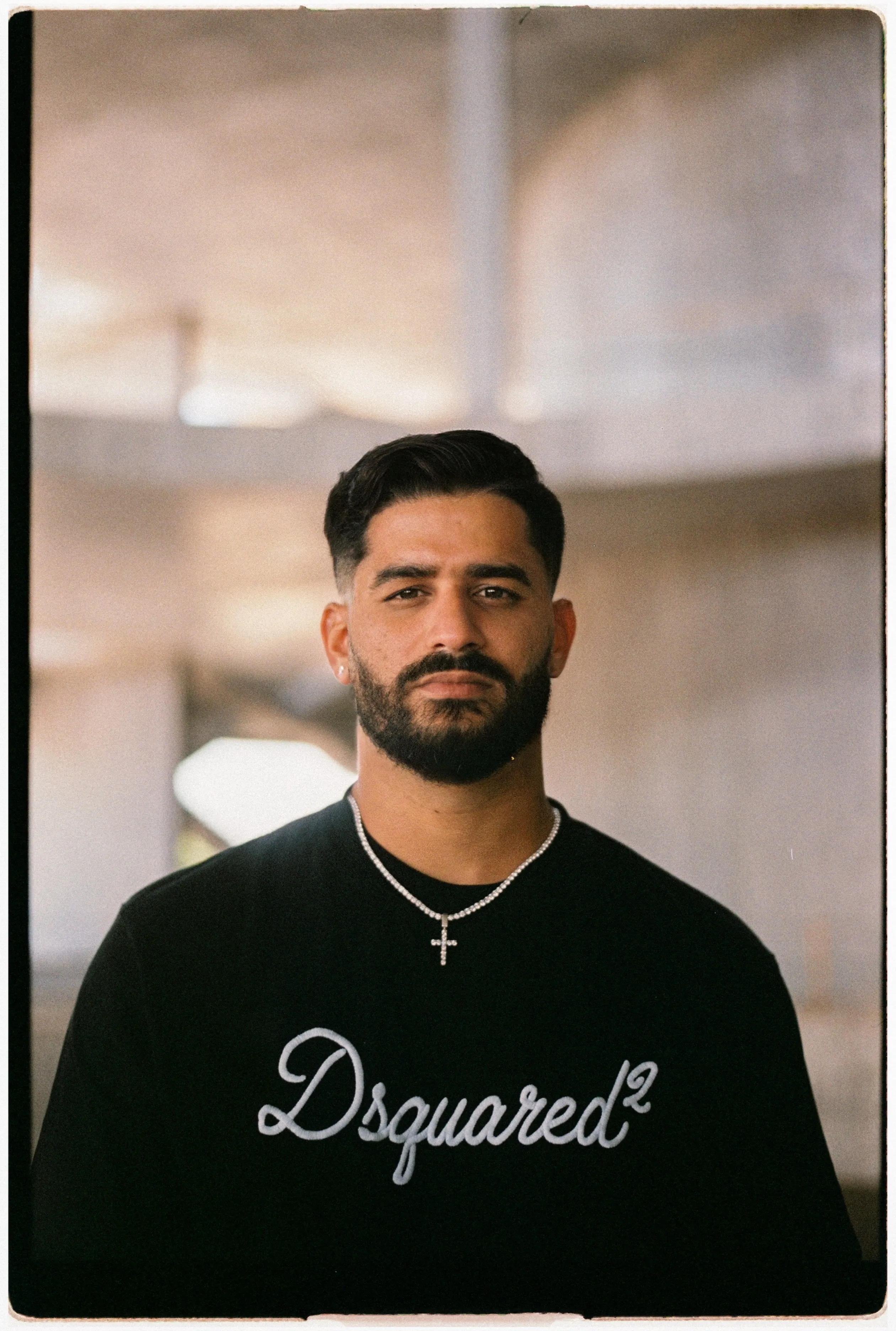 Rodrigo Films vuelve a dejar su sello internacional con la dirección del videoclip “Carita Feliz” de Myke Towers