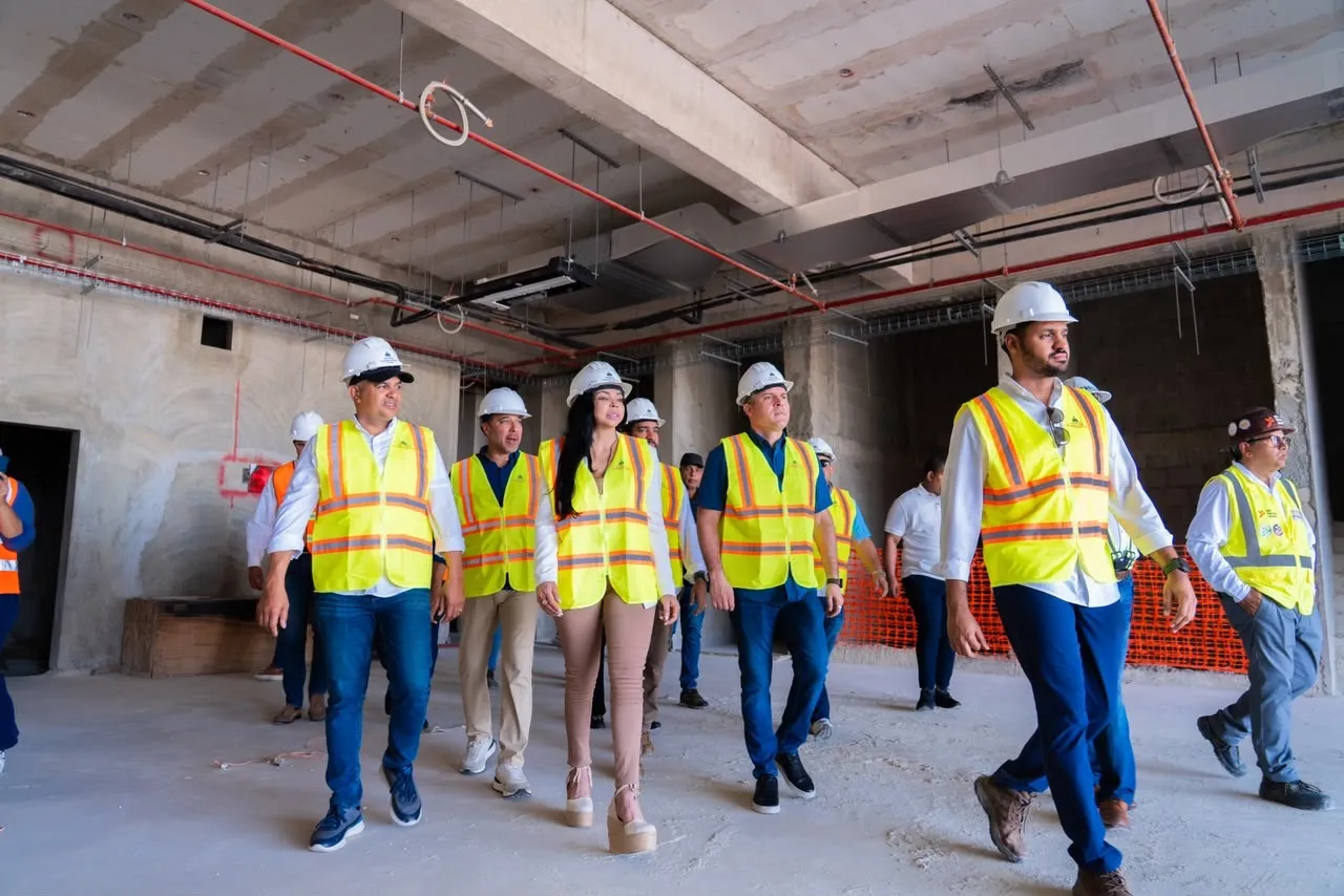 Ministro Jean Luis Rodríguez y procuradora Yeni Berenice Reynoso supervisan construcción de la Ciudad Judicial de Santo Domingo Oeste