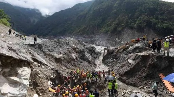 Gobierno de Nepal actualiza cifra de muertos por riadas a 1384