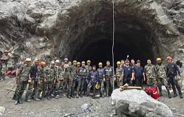 Intensifican el rescate de 900 atrapados en túneles hidroeléctricos de Nepal por la riada
