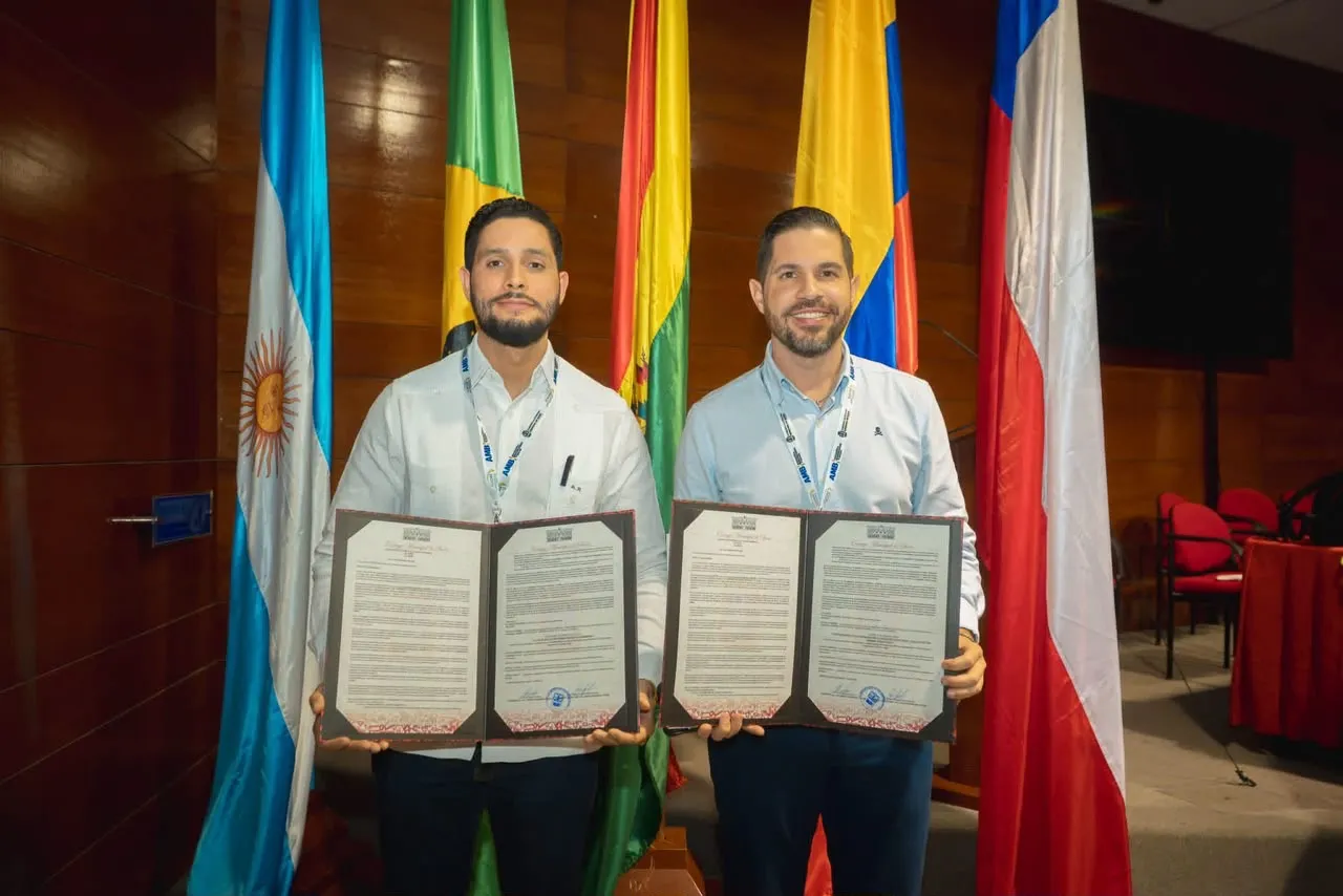 Representamos en Sucre, Bolivia, a los 235 Distritos Municipales de la República Dominicana en flacma 