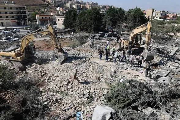 Once muertos en ataques israelíes contra un edificio y un vehículo en el sur del Líbano