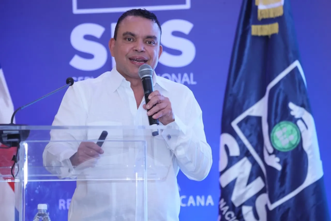Julio Landrón llevar la salud donde está la gente