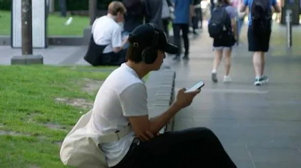 Australia plantea fuertes multas para redes sociales por desproteger a los jóvenes
