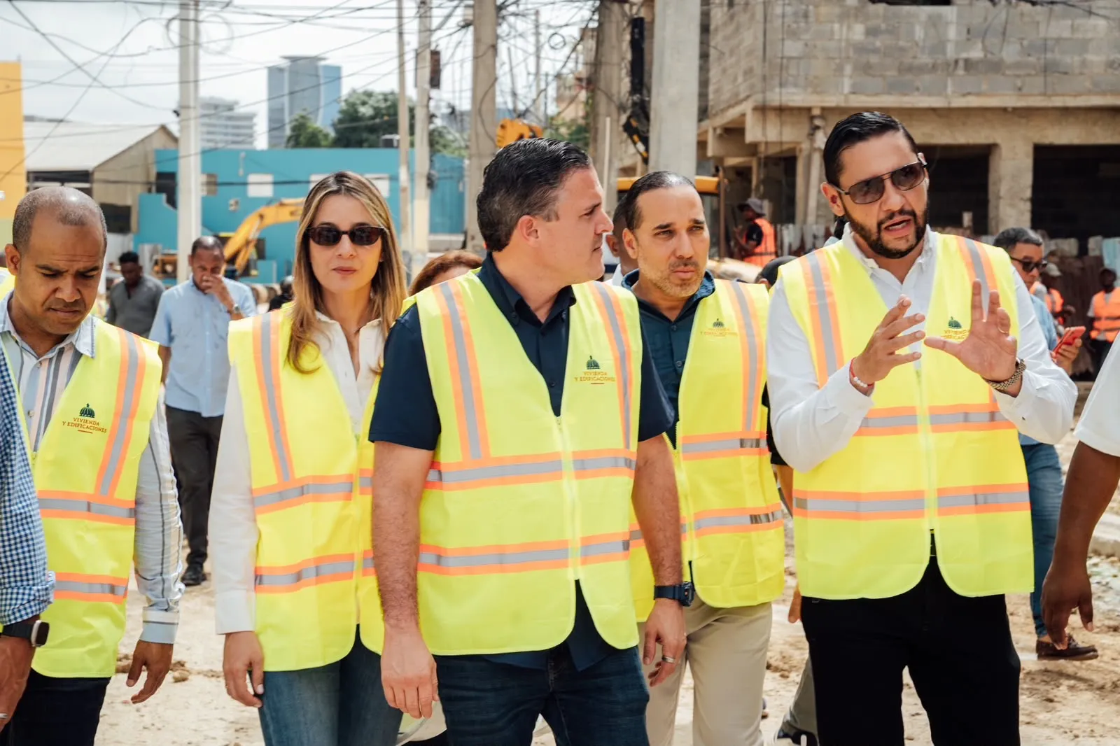 Ministro Jean Luis Rodríguez supervisa intervención integral en sector Los Praditos, en el DN