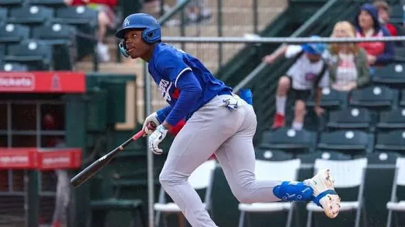 Los Dodgers suben al superprospecto dominicano Josué de Paula