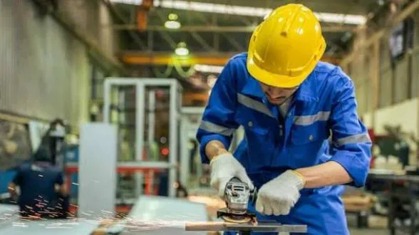 El índice de actividad manufacturera sube y supera los 60 puntos en agosto