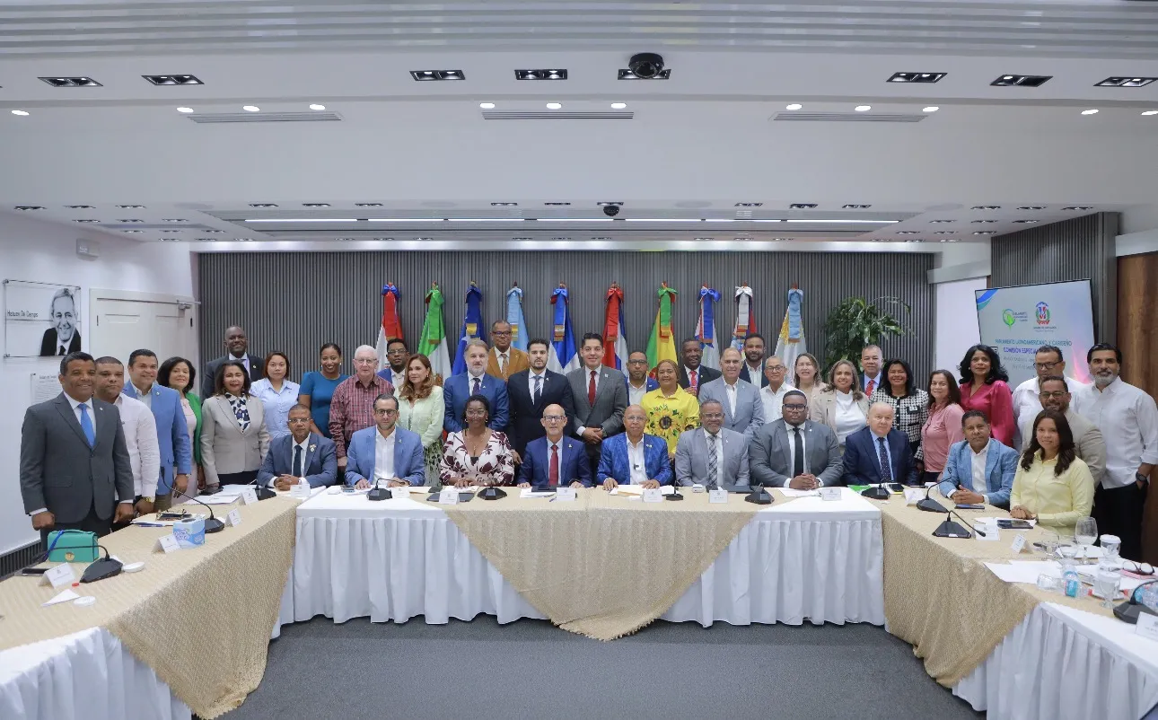PARLATINO trata en RD el impacto del sargazo y el cambio climático en el Caribe