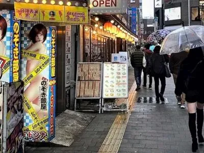Japón estudia reformar ley sobre prostitución para castigar a clientes