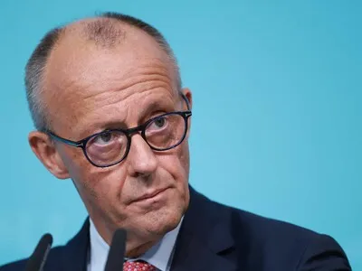 Merz arremete contra el antisemitismo y la xenofobia en un acto electoral en Berlín
