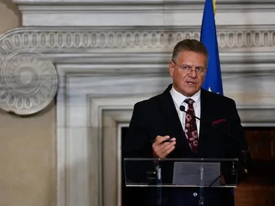 Comisario de la UE aborda con su homólogo chino cómo reequilibrar la relación comercial