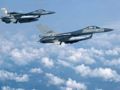 Un F-16 se estrella en EE. UU. y el piloto sale ileso