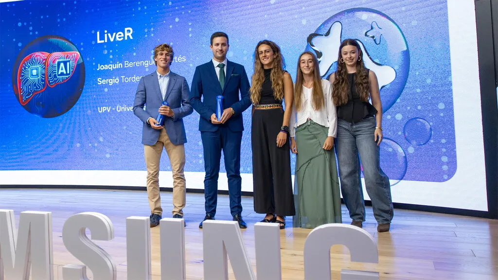 Dos estudiantes valencianos crean con IA un "Tinder" para los trasplantes de hígado que busca reducir las listas de espera