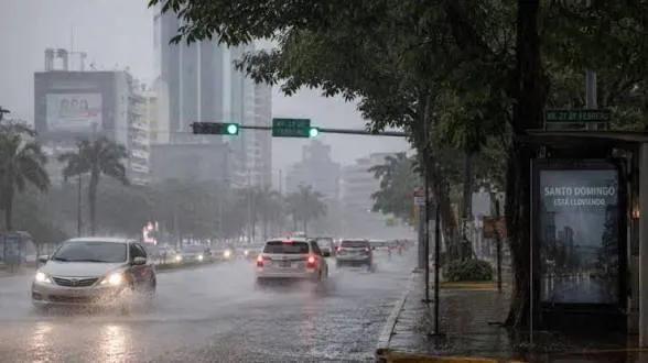 Lluvias y tronadas continuarán este viernes pese a que onda tropical se aleja