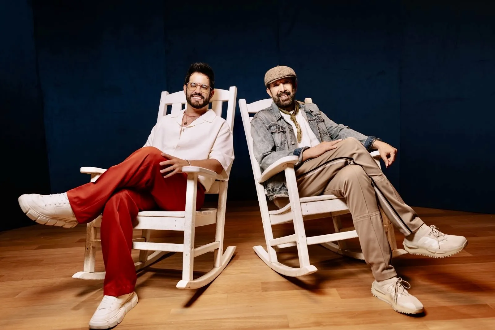 Juan Luis Guerra y Manny Cruz celebran el merengue con “Nieve en Verano”