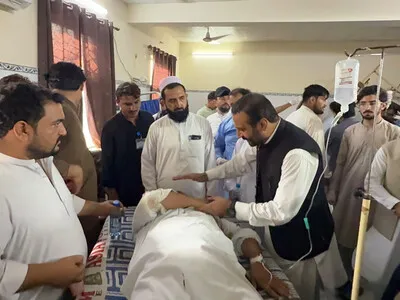 Al menos 17 muertos en un atentado suicida contra un complejo policial en Pakistán