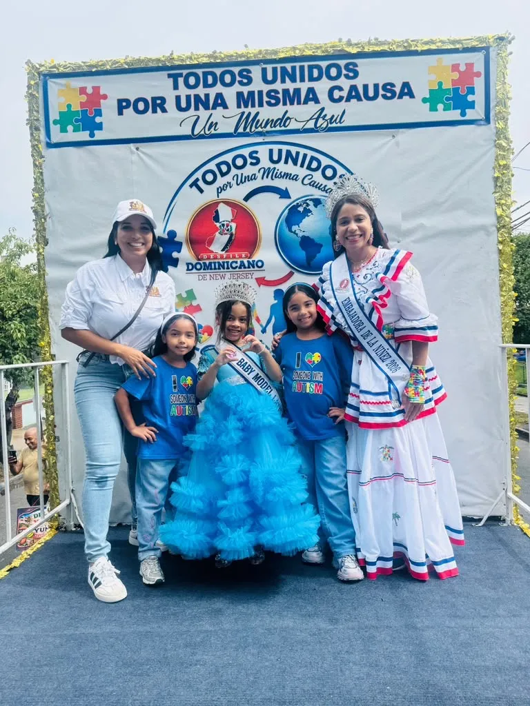 El autismo toma las calles de Paterson: Karolina Martínez marca un precedente en el Desfile Dominicano de New Jersey