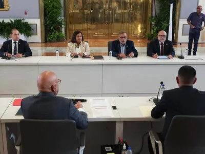 Chavismo y oposición extienden diálogo hasta el miércoles y revisan libertad de expresión