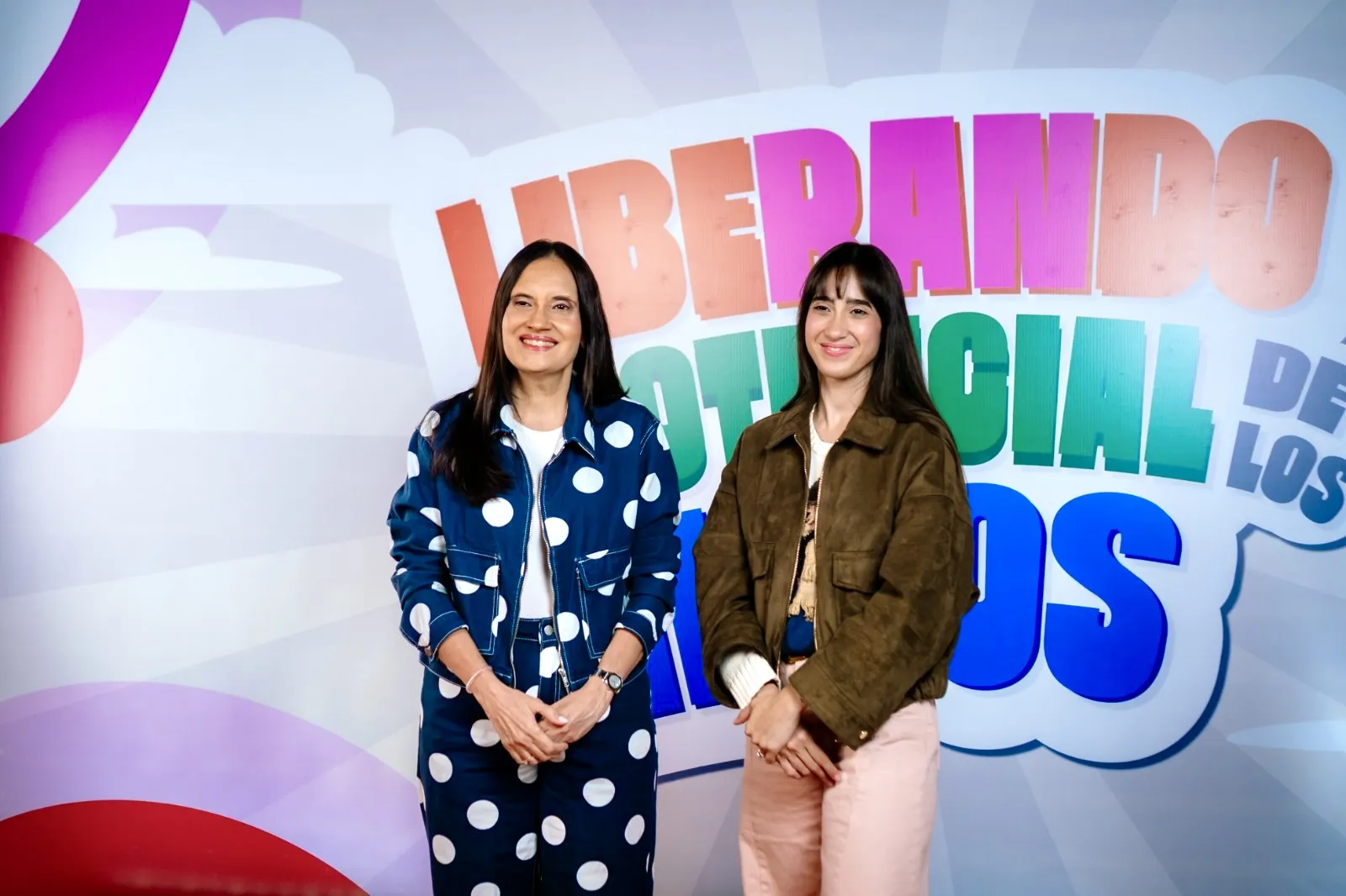 Conquistando lo imposible: Niños y padres participan en conferencia para liberar su potencial