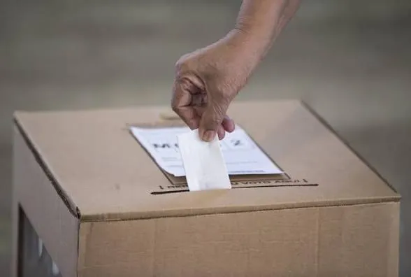 Dominicanos se alejan de los partidos, no necesariamente de las urnas