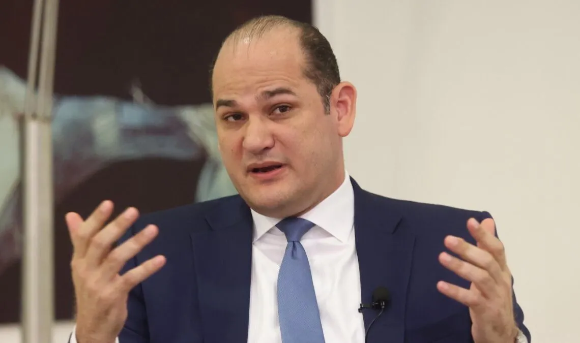 Director del INABIE admite que no exige experiencia a suplidores del almuerzo escolar