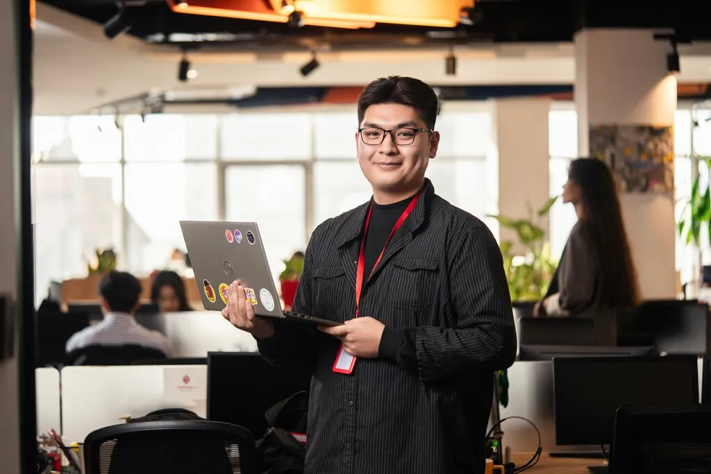 “La presión laboral era abrumadora. Ahora estoy mejor”: la IA está ayudando a los jóvenes chinos a emprender solos
