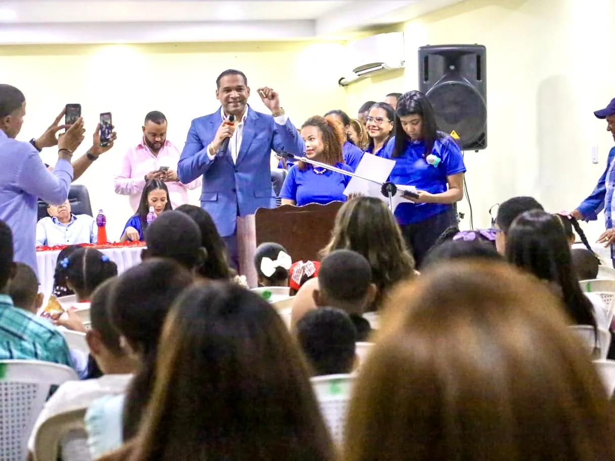 Premio a la Excelencia Orlando Martínez reconoce a 132 estudiantes; 20 alcanzaron índice perfecto de 100
