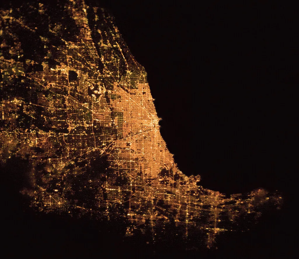 Un astronauta lleva 23 años fotografiando nuestras ciudades desde el espacio. Sus fotos muestran cómo hemos cambiado de color