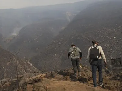 Colombia trabaja sin interrupción por apagar un incendio en la turística Villa de Leyva