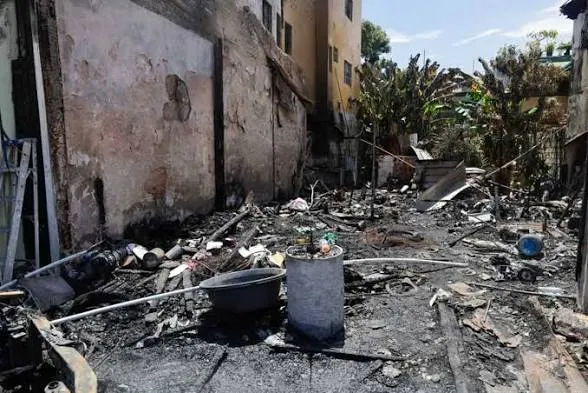 Familias afectadas por incendio en la Ciudad Colonial esperan ayuda de las autoridades