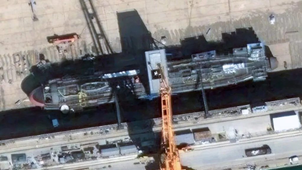 China está construyendo un submarino nuclear de 120 metros que no terminamos de entender. Los satélites y dos agujeros acaban de revelar por qué