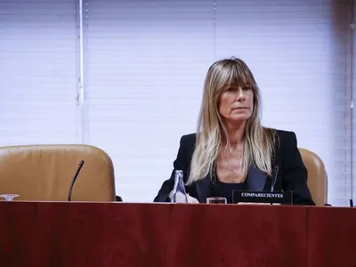 Envían a juicio a la esposa de Pedro Sánchez acusada de dos delitos
