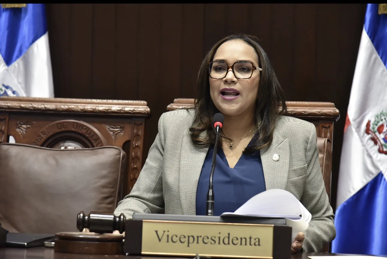 Diputados aprueban reconocimiento para Ramón Orlando, por 50 años en el arte