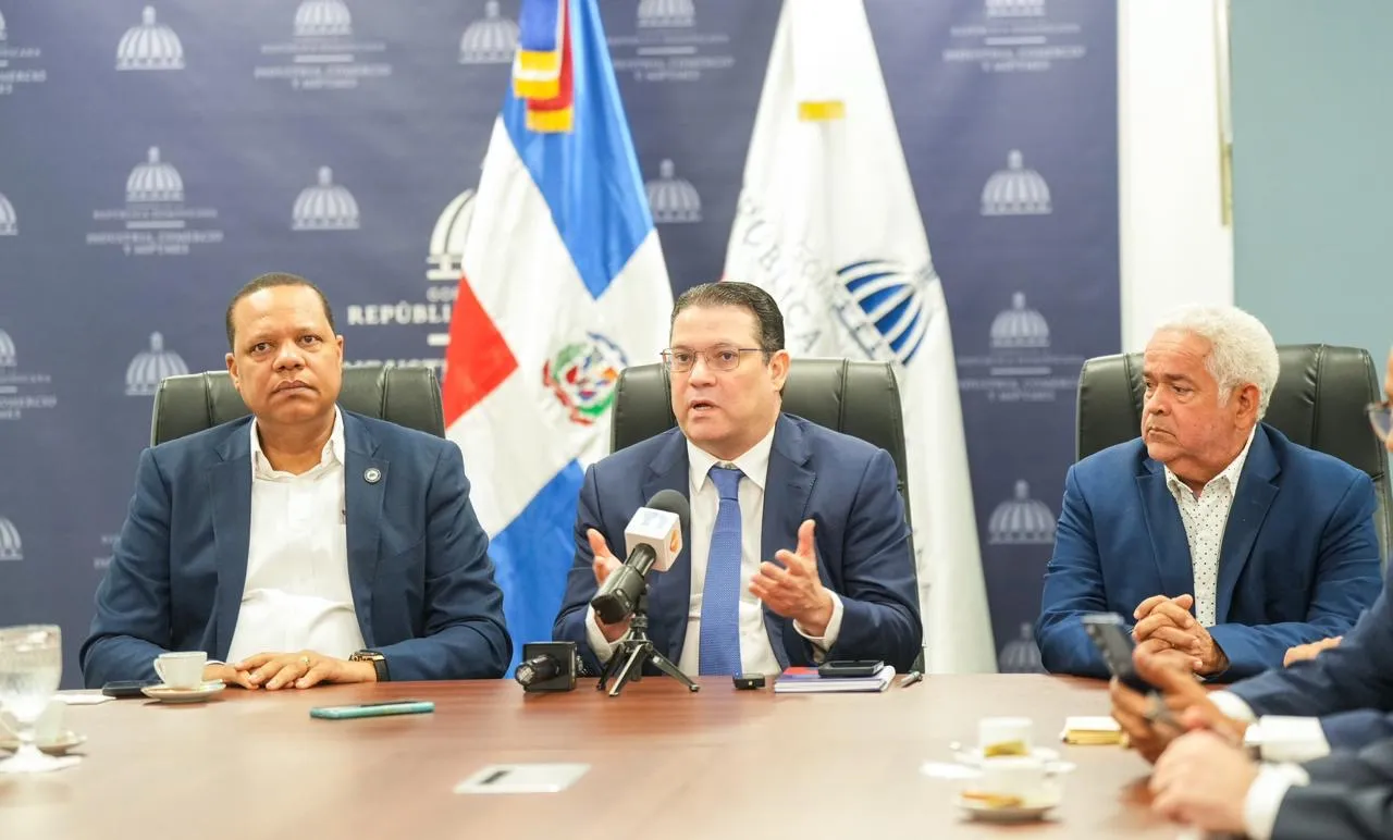 ANADEGAS mantiene pago de tarjetas tras diálogo en Industria y Comercio