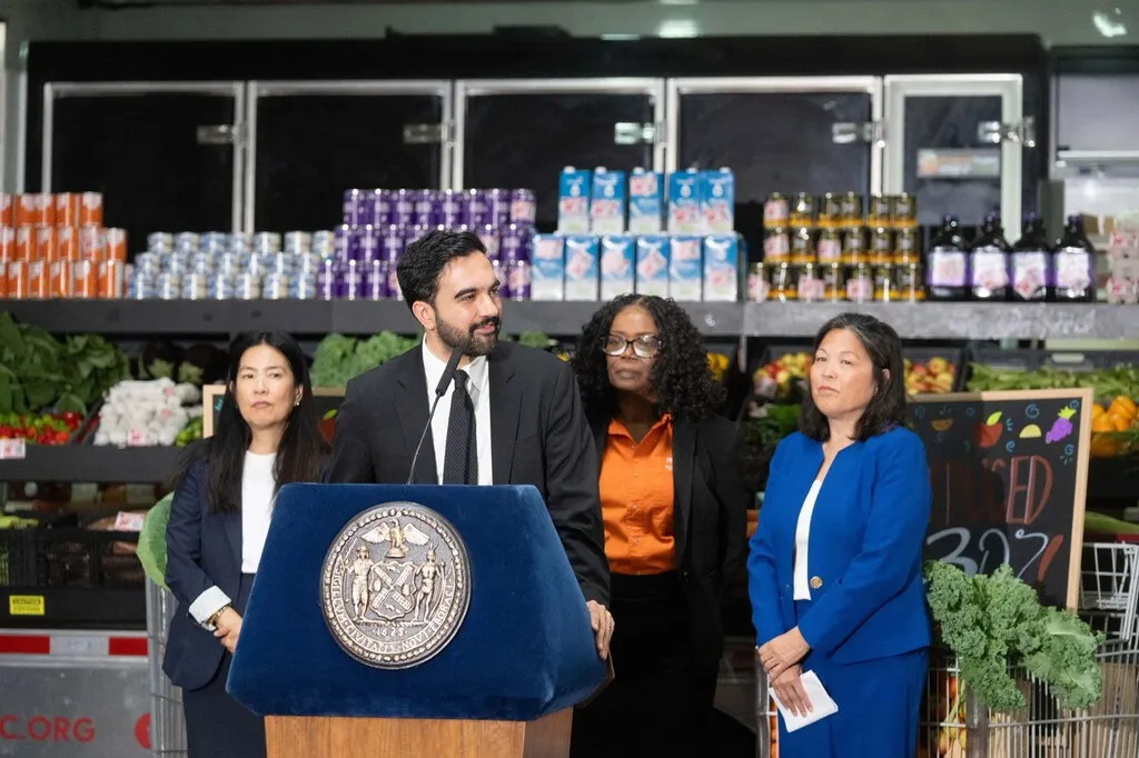 Supermercados públicos con precios "low cost": la idea que Mamdani está impulsando en Nueva York y Barcelona quiere importar