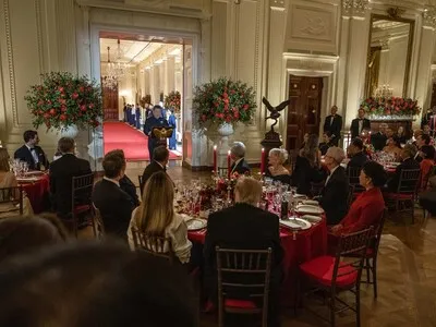 Trump dice que "pasarán cosas extraordinarias" tras su "muy productiva" reunión con Xi