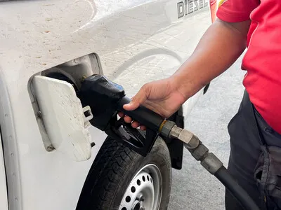 Aumentan entre dos y cuatro pesos el precio de los principales combustibles