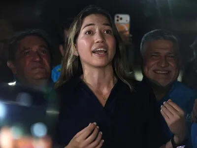 Regresa a Venezuela la jefa de comunicaciones de la líder opositora María Corina Machado
