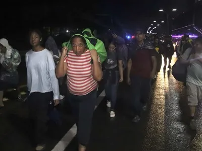 Caravana con más de 600 migrantes retoma camino desde el sur de México a EE.UU. entre lluvia