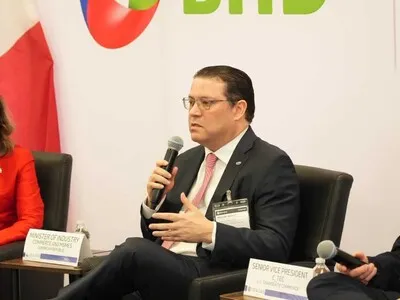 Sanz Lovatón plantea ante la OEA ampliar el uso de inteligencia artificial en las mipymes