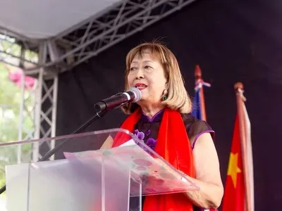 Rosa Ng Báez defiende el comercio chino en el país y dice que aporta a la economía