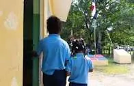Diez alumnos mantienen viva una escuela rural en Bayaguana